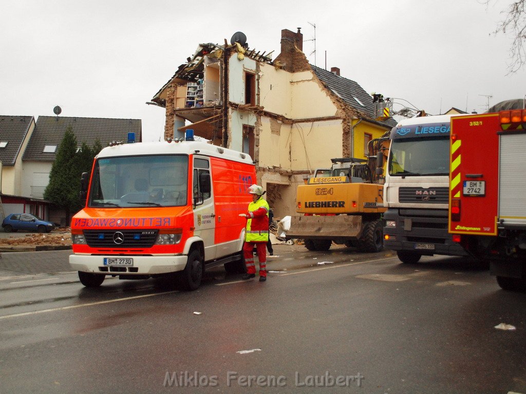 Hausexplosion Bruehl bei Koeln Pingsdorferstr P411.JPG